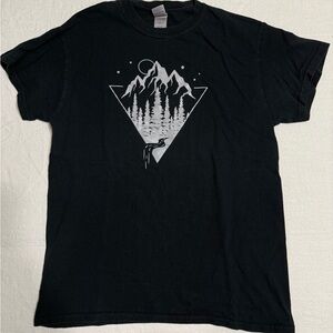 Gildan Black Mountain Graphic Tee men’s small